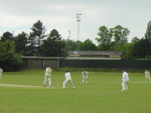 Simon White cuts for 4